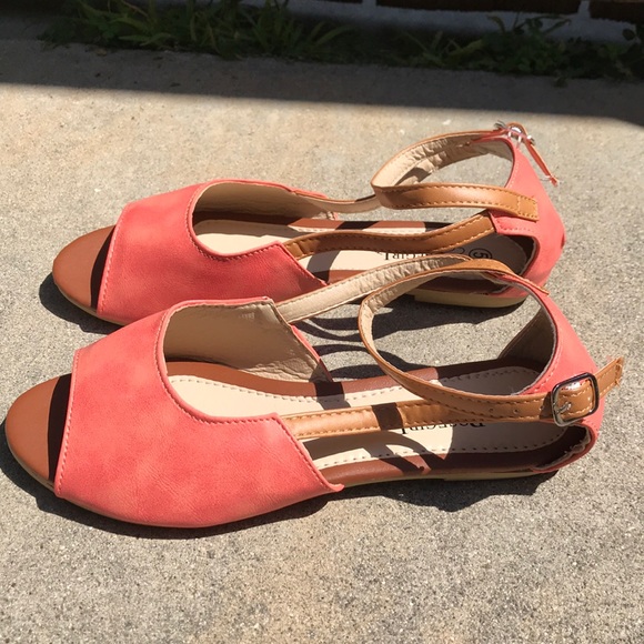 Coral flats. Size 8 - Picture 2 of 5